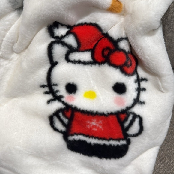 NWT Hello Kitty Santa Throw Blanket - Picture 2 of 2